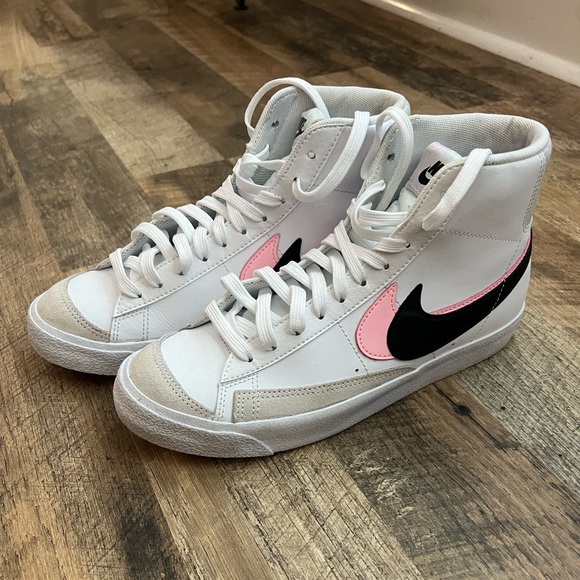 Nike Blazer Mid 77 in Arctic Punch - White, Pink, Black